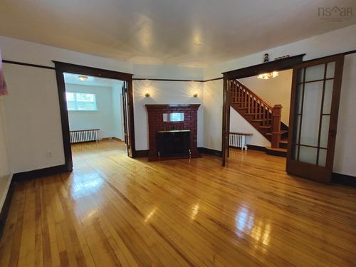 32 Mercer St, Sydney, NS, B1N2X7 | Card Image