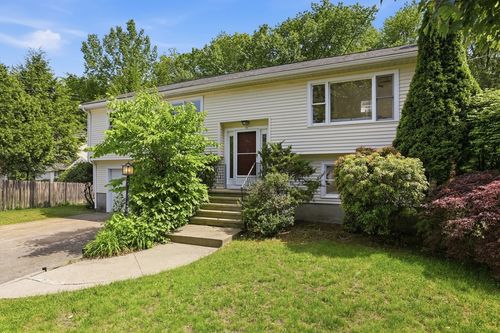 22 Railroad Ave, Bedford, MA, 01730-2112 | Card Image