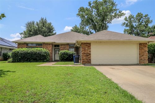 2305 Christopher Ln, Euless, TX, 76040-5768 | Card Image
