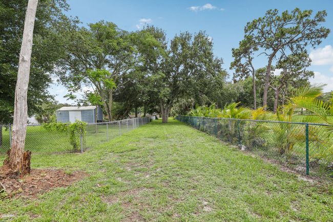 9830 Oak Trl, House other with 3 bedrooms, 3 bathrooms and null parking in Sebastian FL | Image 18