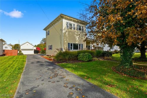 465 Eastwood St, Geneva, OH, 44041-1629 | Card Image