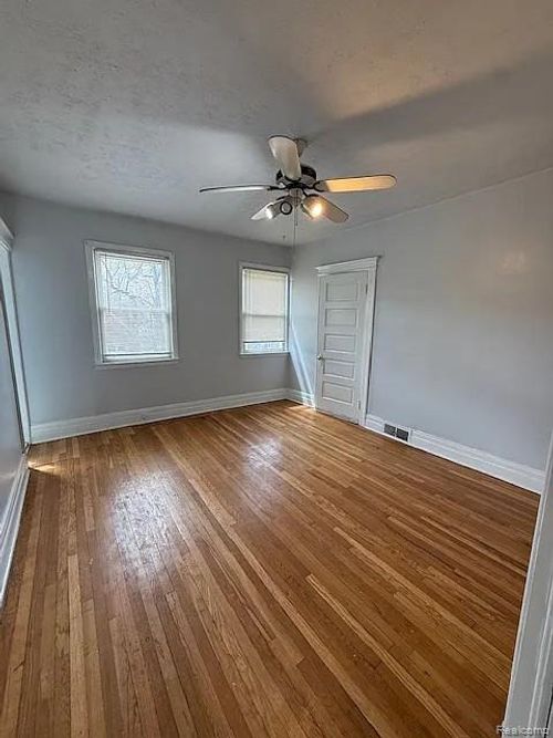 apt-1-223 E Oakridge St, Ferndale, MI, 48220-3731 | Card Image