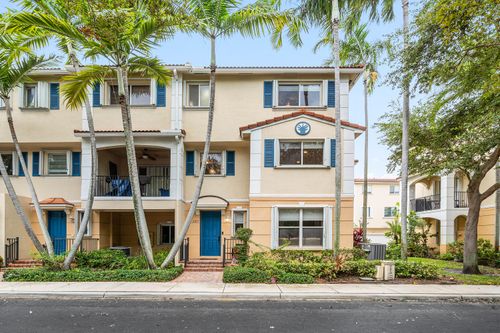 2897 S Greenleaf Cir, Boynton Beach, FL, 33426-8661 | Card Image