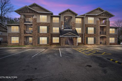 302-3934 Cherokee Woods Way, Knoxville, TN, 37920-2784 | Card Image