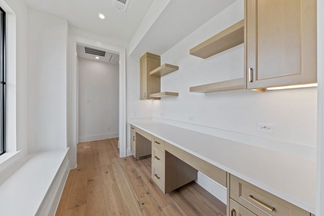 Upstairs study space | Image 28