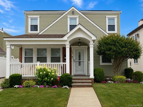 upper-unit-547 W Walnut Street, Long Beach, NY, 11561 | Card Image