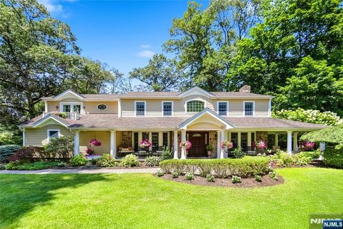 72 Old Farms Rd, Woodcliff Lake, NJ, 07677-7331 | Card Image