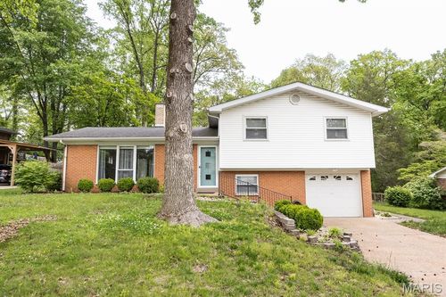 28 Berkshire Dr, Belleville, IL, 62223-3405 | Card Image