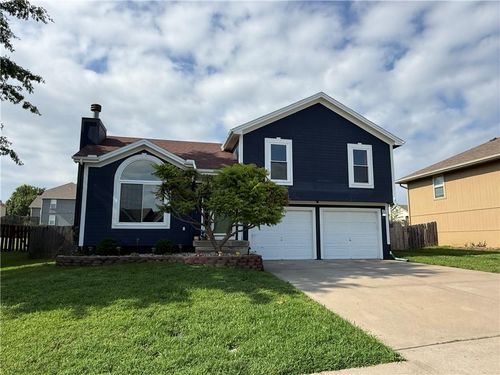 104 Spinnaker Dr, Smithville, MO, 64089-9057 | Card Image
