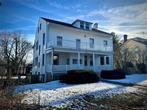 152 Sutton Manor Rd, New Rochelle, NY, 10801-5756 | Card Image