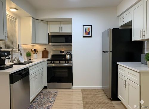 apt-24-2161 Decker Rd, Walled Lake, MI, 48390-2505 | Card Image