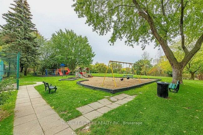 1201 - 60 Pavane Linkway, Condo with 3 bedrooms, 2 bathrooms and null parking in North York ON | Image 11