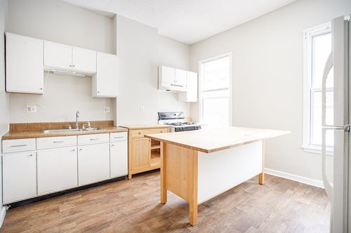 193-193 Beech St, Holyoke, MA, 01040-4054 | Card Image