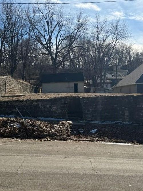 516 Blake St, Saint Joseph, MO, 64504-1255 | Card Image