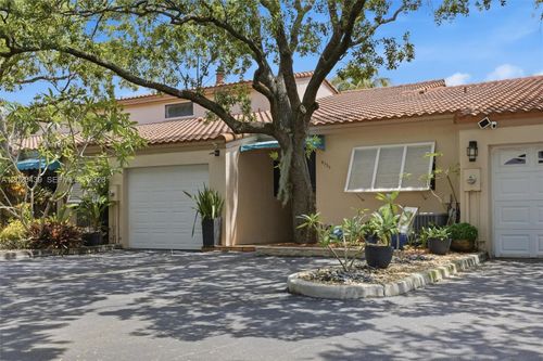 8555 Ardoch Rd, Miami Lakes, FL, 33016-1481 | Card Image
