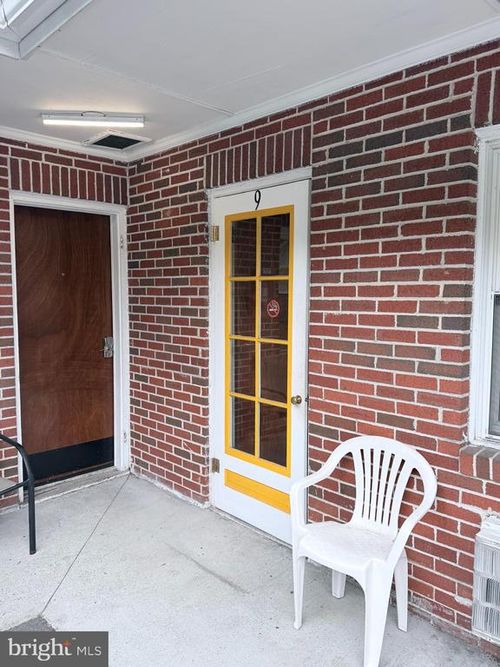 9-268 Wilkes St, BERKELEY SPRINGS, WV, 25411-5300 | Card Image