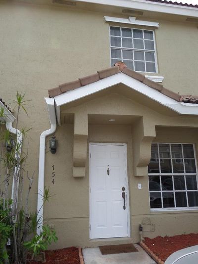 754 Sw 122nd Terrace, Townhouse with 2 bedrooms, 2 bathrooms and null parking in Pembroke Pines FL | Image 2