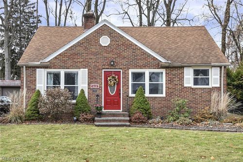 4620 W 227th St, Fairview Park, OH, 44126-2407 | Card Image