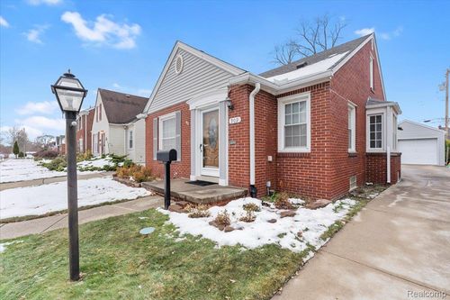 909 N Highland St, Dearborn, MI, 48128-1655 | Card Image