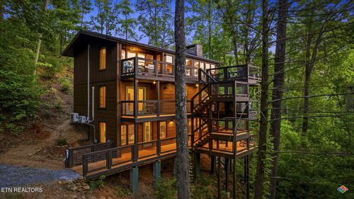 1135 Shady Grove Ln, Gatlinburg, TN, 37738-5316 | Card Image