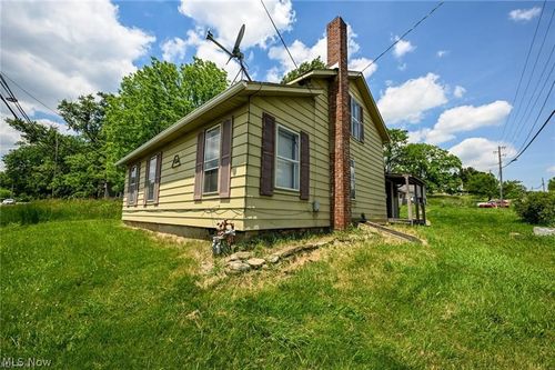 893 Norton Ave, Barberton, OH, 44203-6586 | Card Image