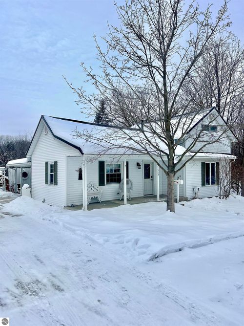 523 N Elm St, Ithaca, MI, 48847-1015 | Card Image