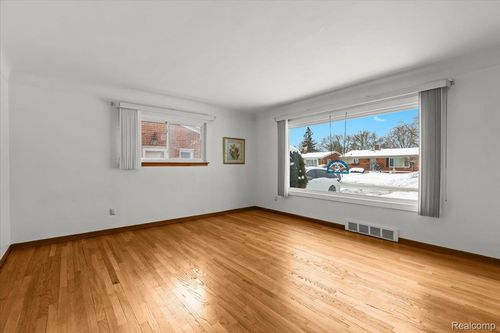 32864 Mackenzie Dr, Westland, MI, 48185-1552 | Card Image