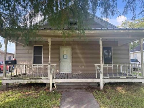 712 N 11th St, Nederland, TX, 77627-2719 | Card Image