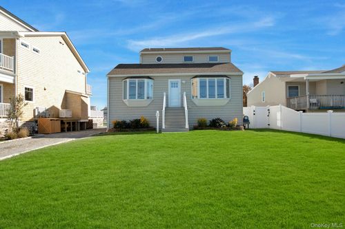 26 Namkee Ln, Blue Point, NY, 11715-2212 | Card Image