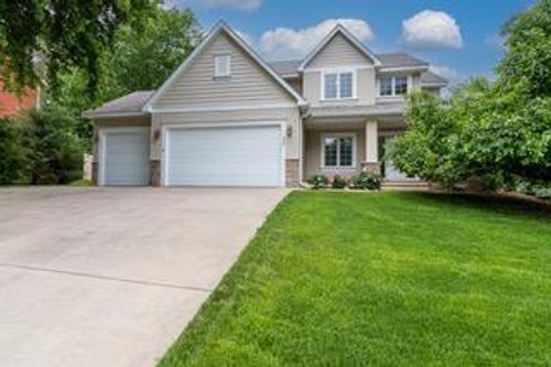 562 Hillside Dr, Prescott, WI, 54021-7454 | Card Image