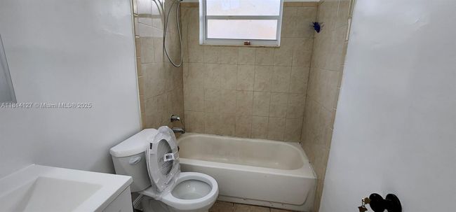 B - 371 Ne 57 Th Ct, Home with 2 bedrooms, 1 bathrooms and null parking in Oakland Park FL | Image 12