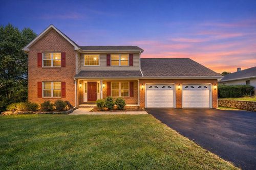 4816 Hickory Hill Dr, Roanoke, VA, 24018-7490 | Card Image