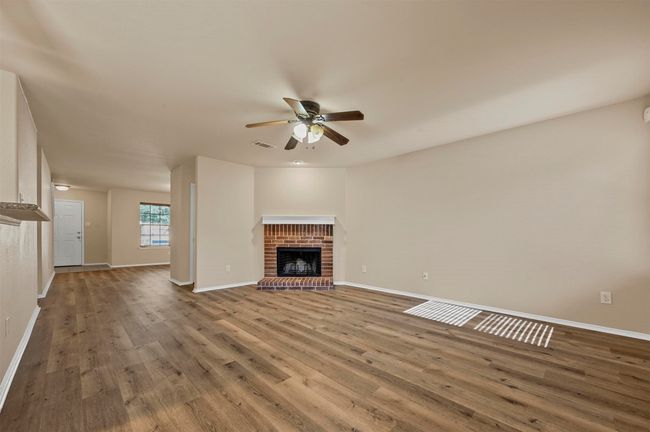 10325 Fossil Valley Dr, House other with 4 bedrooms, 3 bathrooms and null parking in Fort Worth TX | Image 9