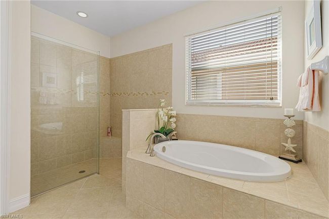 Large walk in shower! | Image 13