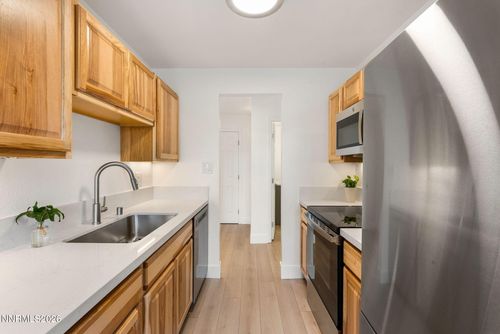 apt-211-3935 Clear Acre Ln, Reno, NV, 89512-4210 | Card Image