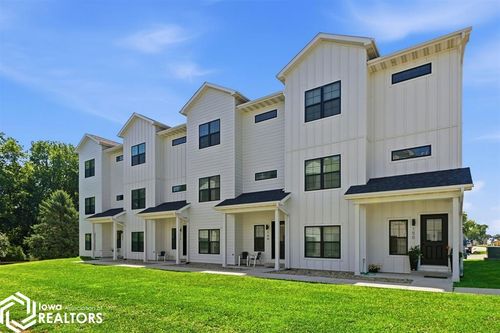 160 S 15th St, Clear Lake, IA, 50428-2585 | Card Image