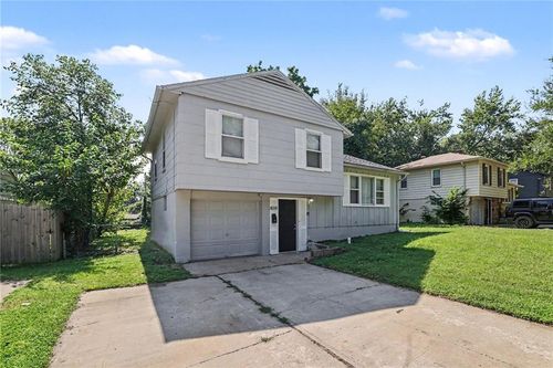 8311 E 110th St, Kansas City, MO, 64134-3027 | Card Image