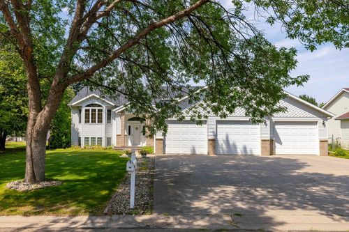 811 4th Ave Ne, Barnesville, MN, 56514-3327 | Card Image