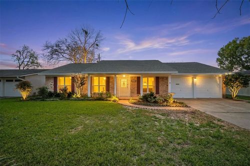 9515 Beverlyhill St, Houston, TX, 77063-3831 | Card Image