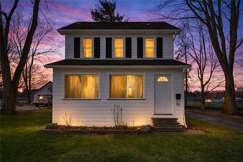 121 Brooklawn Dr, Rochester, NY, 14618-2409 | Card Image