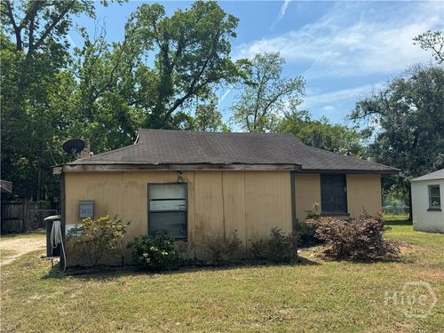 2411 New York Ave, Savannah, GA, 31404-2745 | Card Image