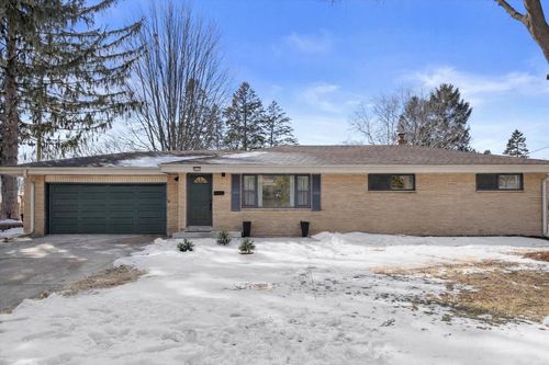 831 W Riverview Drive, GLENDALE, WI, 53209 | Card Image