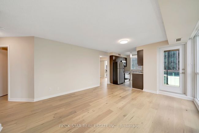 905 - 18 Harbour St, Condo with 2 bedrooms, 2 bathrooms and 1 parking in Toronto ON | Image 8
