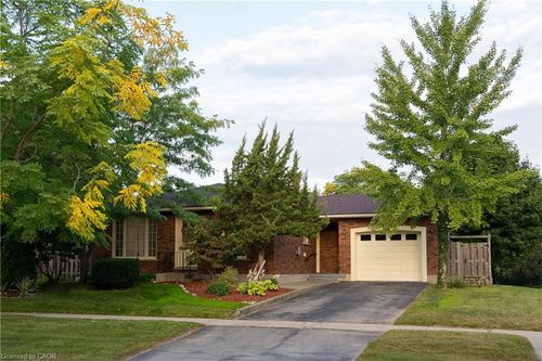 32 Donly Dr N, Simcoe, ON, N3Y4Z8 | Card Image