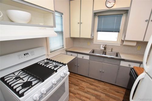 420 Burroughs Ave, Flint, MI, 48507-2711 | Card Image