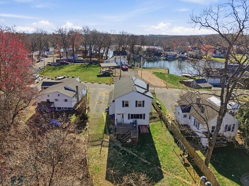 94 Bungalow St, Southwick, MA, 01077-9476 | Card Image