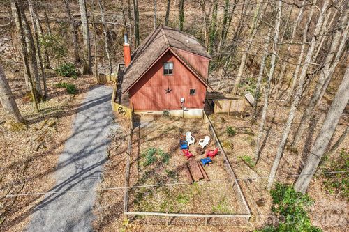 33 Fernbrook Rd, Maggie Valley, NC, 28751-9689 | Card Image