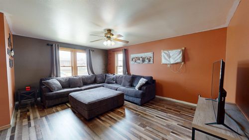 814 S 2nd St, Guttenberg, IA, 52052-9012 | Card Image