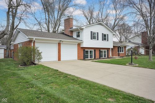 3520 Lantern Ln, Columbus, IN, 47203-2907 | Card Image