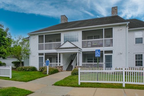 2768 S Knightsbridge Cir, Ann Arbor, MI, 48105-9287 | Card Image